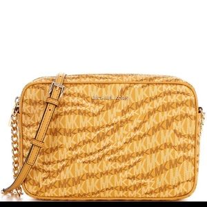 Signature Logo Jet Set Travel Large East/West Crossbody Bag